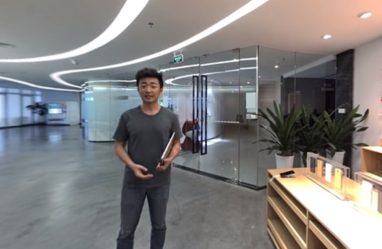 OnePlus cofounder Carl Pei welcomes visitors to OnePlus virtual launch event.