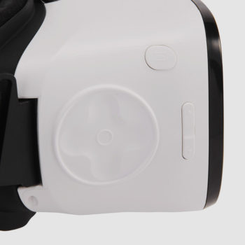 The VR Sky All-In-One headset has touchpad controls like the Gear VR. (Image courtesy AliExpress.)